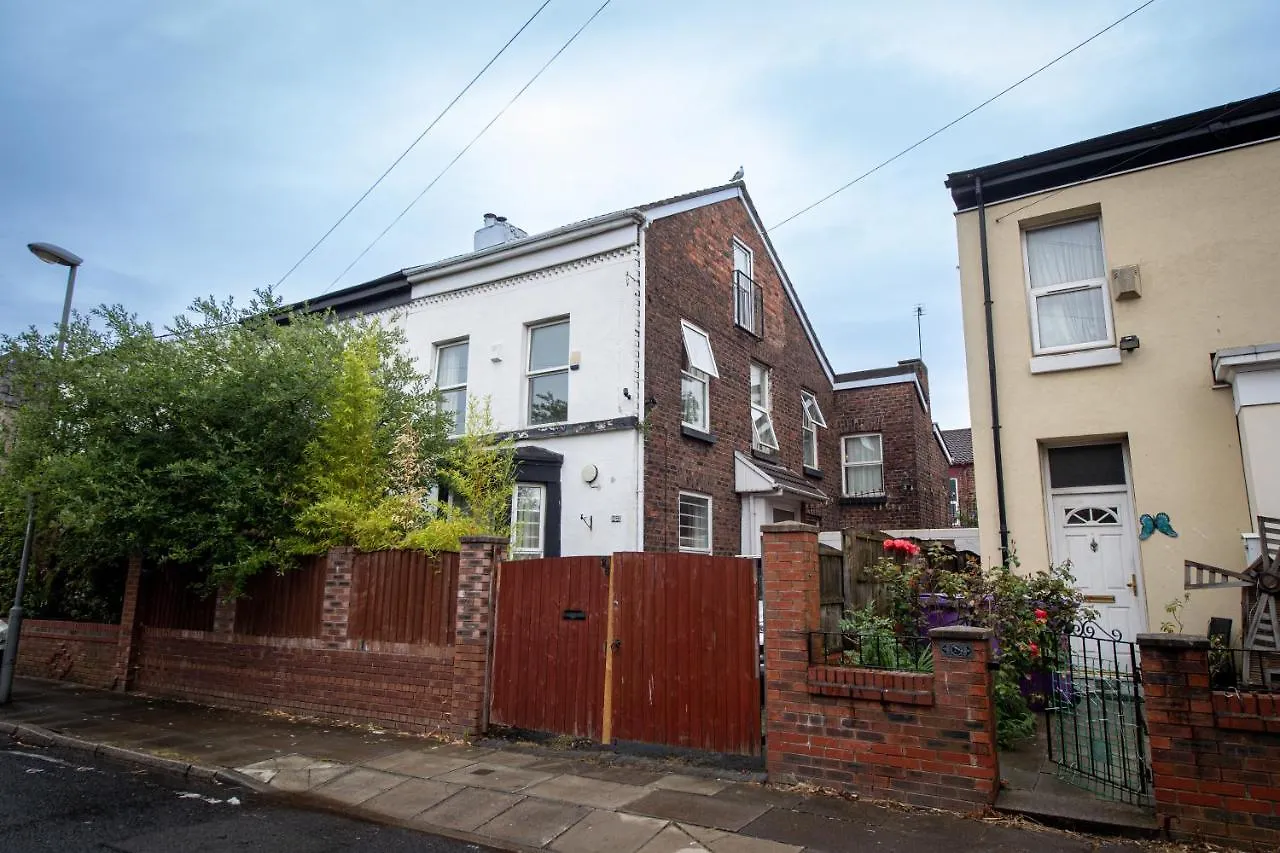 Chestnut Heritage,- Large & Cheerful 5 Bedroom House With Free Parking Liverpool 0*,  United Kingdom