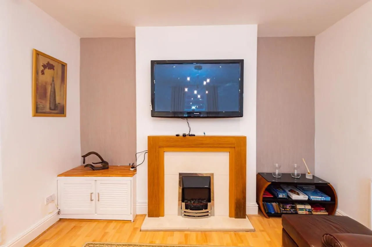 Holiday home Chestnut Heritage,- Large & Cheerful 5 Bedroom House With Free Parking Liverpool
