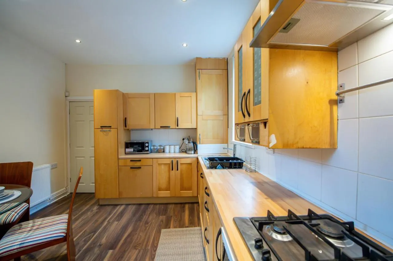 Holiday home Chestnut Heritage,- Large & Cheerful 5 Bedroom House With Free Parking Liverpool