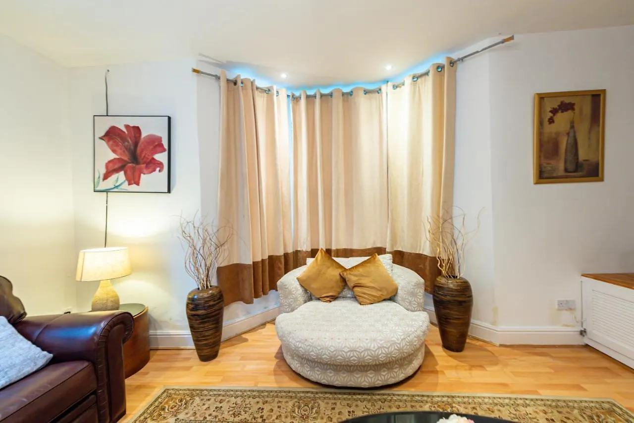 Chestnut Heritage,- Large & Cheerful 5 Bedroom House With Free Parking Liverpool 0*,  United Kingdom