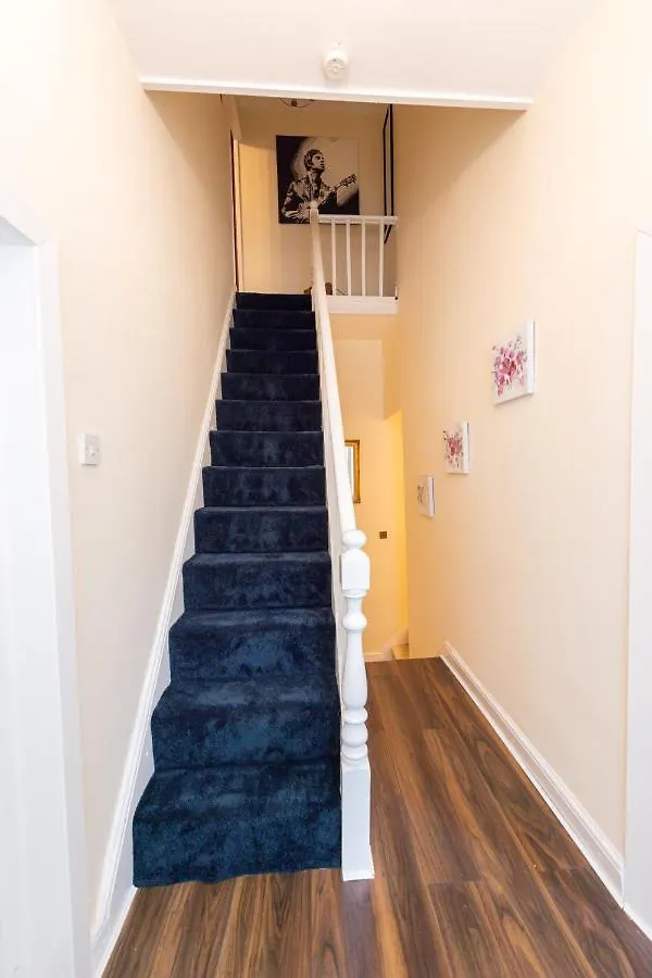 Chestnut Heritage,- Large & Cheerful 5 Bedroom House With Free Parking Liverpool Holiday home