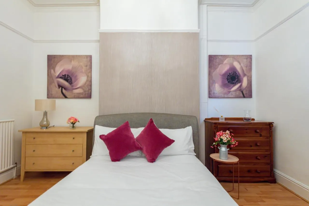 Chestnut Heritage,- Large & Cheerful 5 Bedroom House With Free Parking Liverpool Holiday home