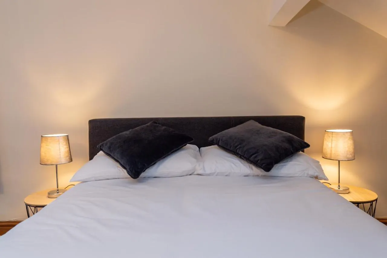 Chestnut Heritage,- Large & Cheerful 5 Bedroom House With Free Parking Liverpool