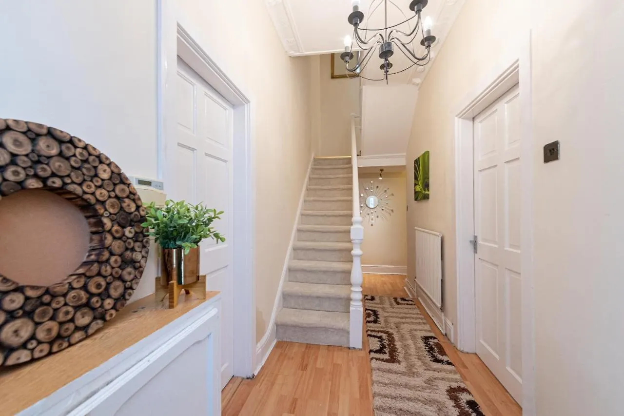 Chestnut Heritage,- Large & Cheerful 5 Bedroom House With Free Parking Liverpool