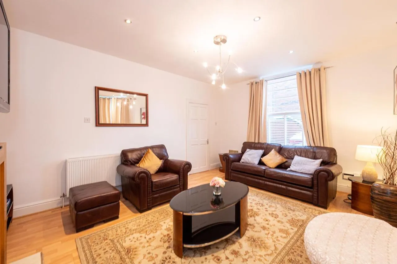 Chestnut Heritage,- Large & Cheerful 5 Bedroom House With Free Parking Liverpool 0*,