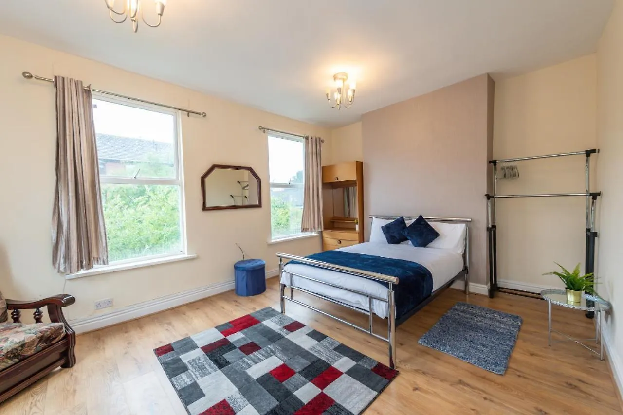 Chestnut Heritage,- Large & Cheerful 5 Bedroom House With Free Parking Liverpool